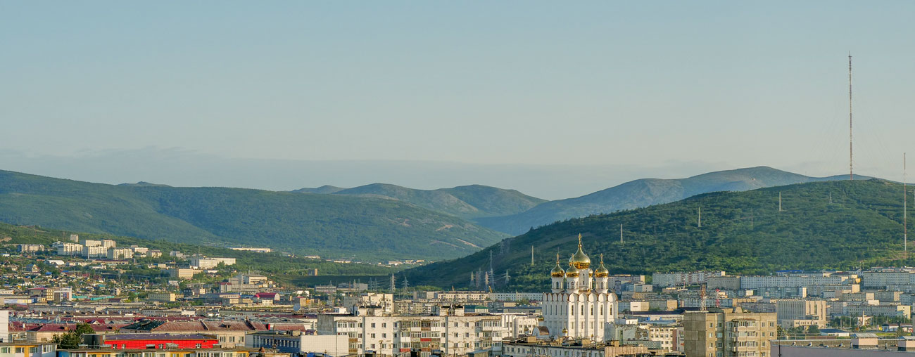 Магадан среди сопок